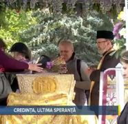 Cine sunt candidații la prezidențiale care au venit să se roage la moaștele Sfintei Parascheva! Cum au reacționat enoriașii: „N-ar fi trebuit să vină”